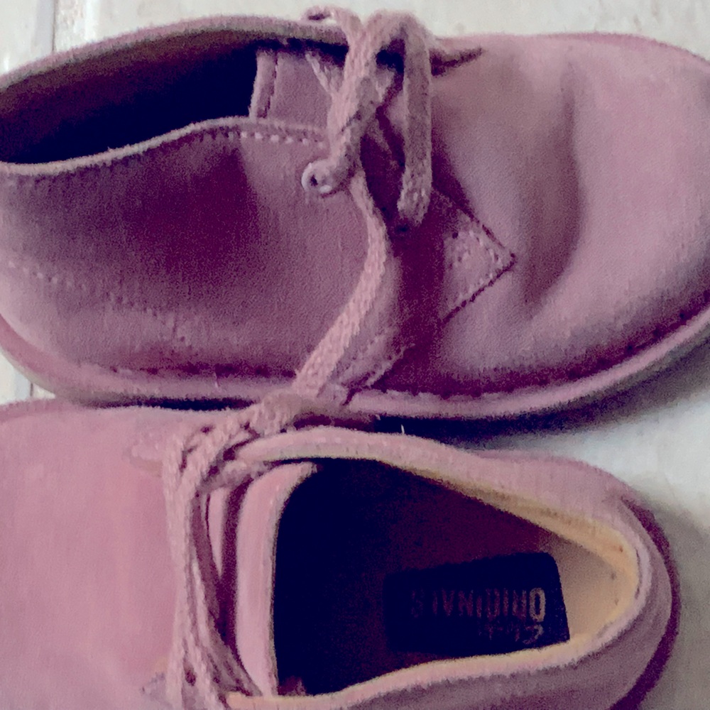 Clarks originals pink suede booties baby/toddler size 6 1/2 like new